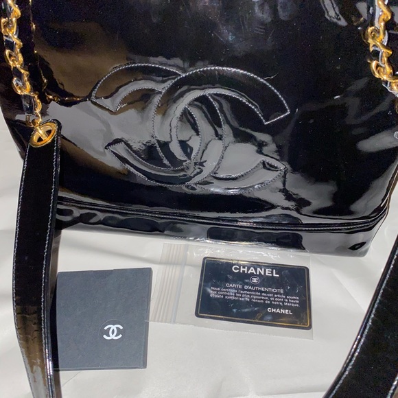 ❤️Authentic CHANEL Enamel Leather Shoulder Bag - Picture 6 of 8